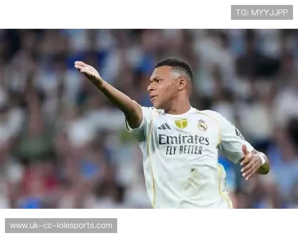 足球史上百大球星榜单揭秘：从传奇到未来之星的荣耀历程