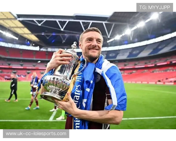 足球巨星大雕传奇诞生揭秘:从草根到巅峰的奋斗与荣耀 足球巨星大雕传奇诞生揭秘:从草根到巅峰的奋斗与荣耀