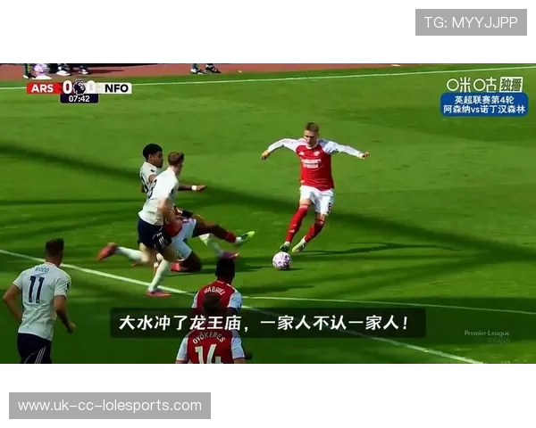 足球球星被凶狠铲飞瞬间曝光 伤势严重引发球迷广泛关注 足球球星被凶狠铲飞瞬间曝光 伤势严重引发球迷广泛关注